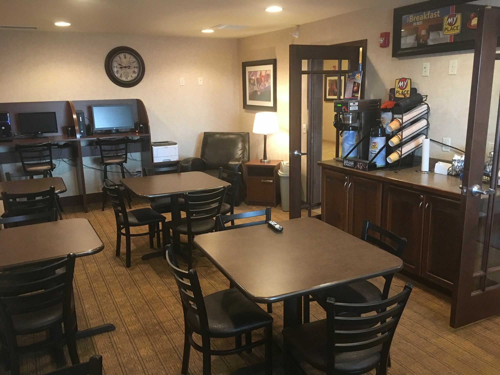 My Place Hotel-Dickinson, Nd Bagian luar foto